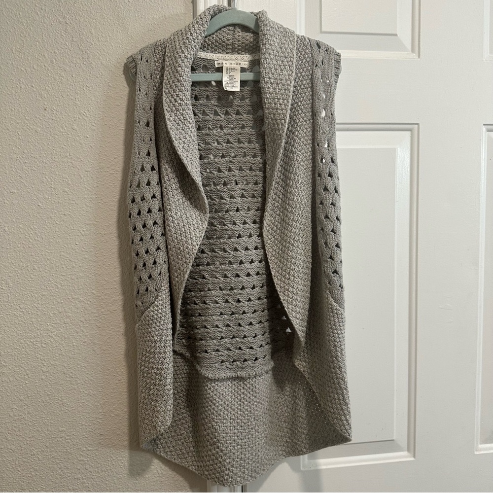 Girls Max Studio Gray Sweater Vest Size M (10-12)